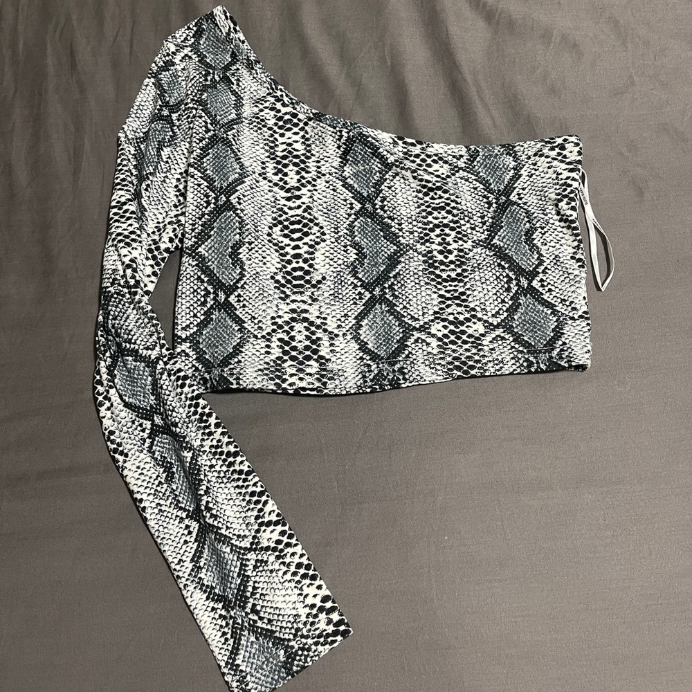 One sleeve cropped snake print top